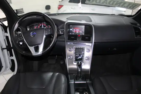 VOLVO-XC60-2016