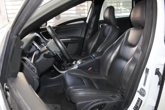 VOLVO-XC60-2016