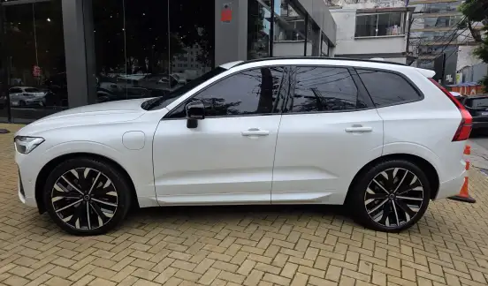 VOLVO-XC60-2025
