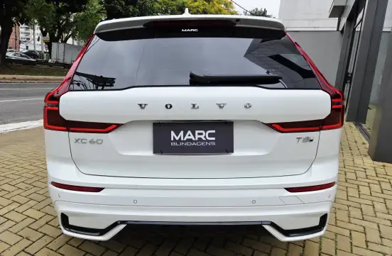 VOLVO-XC60-2025