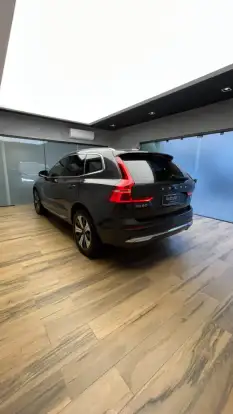 VOLVO-XC60-2023