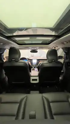 VOLVO-XC60-2023