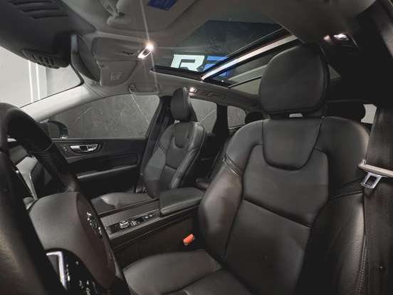 VOLVO-XC60-2019