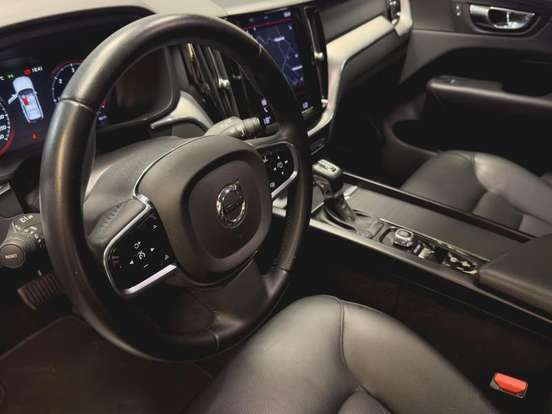 VOLVO-XC60-2.0 D5 DIESEL MOMENTUM AWD GEARTRONIC VOLVO-XC60-2019