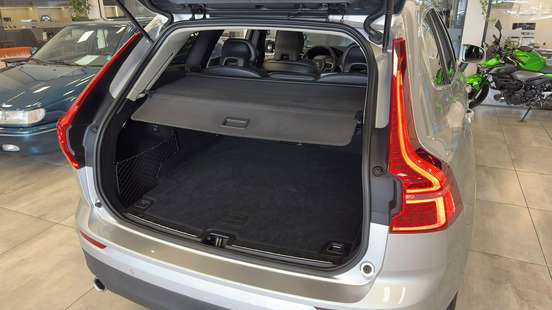 VOLVO-XC60-2.0 T5 GASOLINA MOMENTUM AWD GEARTRONIC VOLVO-XC60-2019