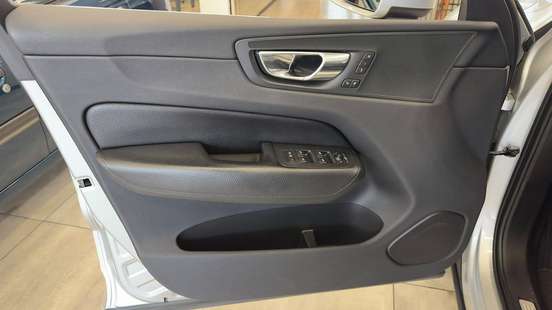 VOLVO-XC60-2019
