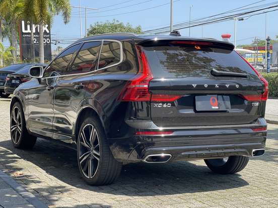 VOLVO-XC60-2017