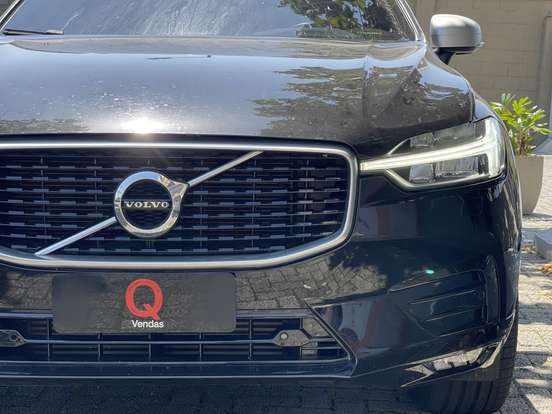 VOLVO-XC60-2017
