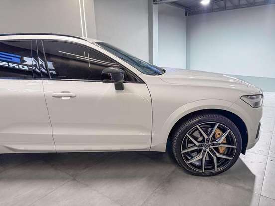 VOLVO-XC60-2021