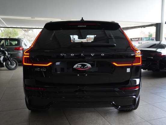 VOLVO-XC60-2025