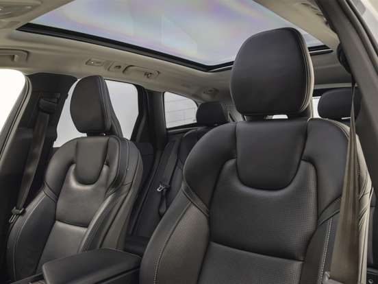 VOLVO-XC60-2022