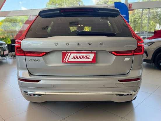 VOLVO-XC60-2023