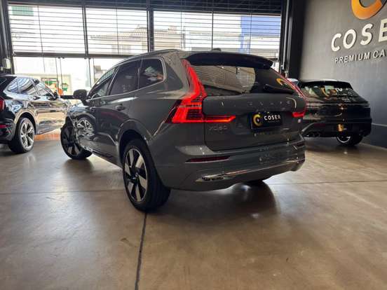VOLVO-XC60-2024