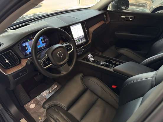 VOLVO-XC60-2024