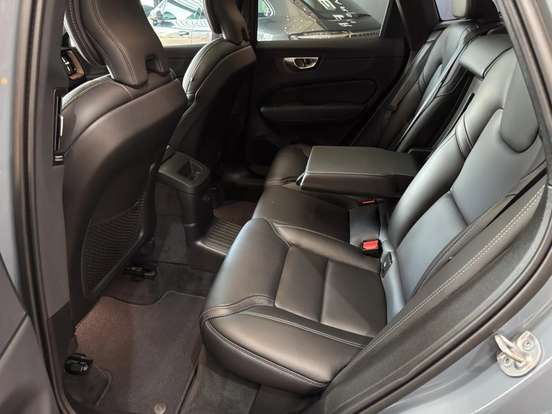 VOLVO-XC60-2024