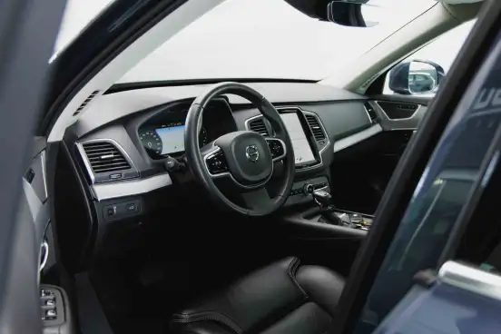 VOLVO-XC90-2020