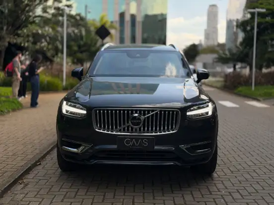 VOLVO-XC90-2021