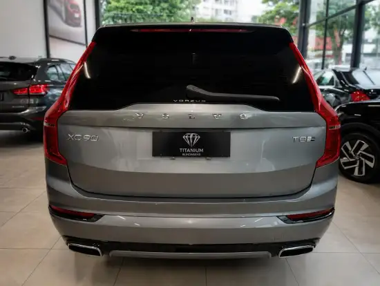 VOLVO-XC90-2020