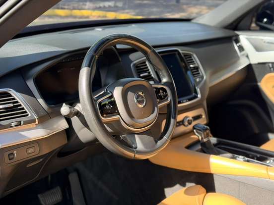 VOLVO-XC90-2017