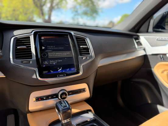 VOLVO-XC90-2017