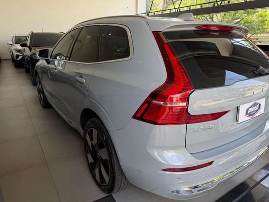 VOLVO-XC90-2023