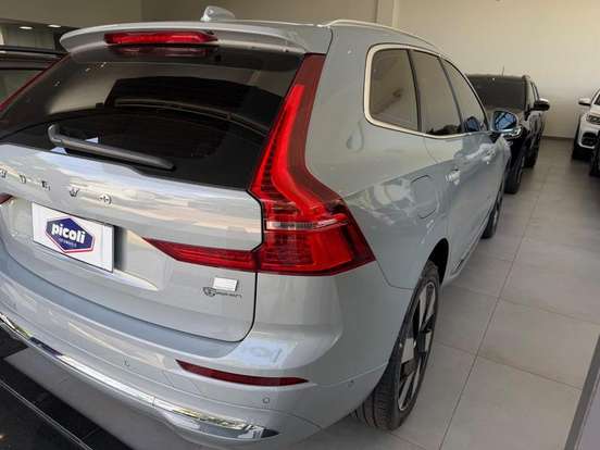 VOLVO-XC90-2023