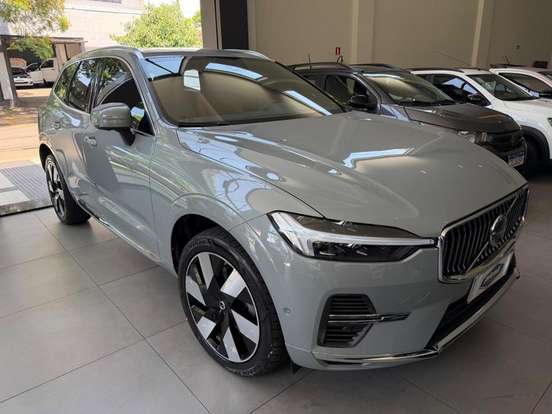 VOLVO-XC90-2023