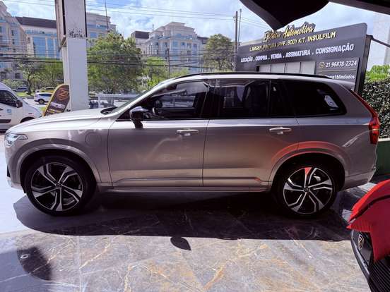 VOLVO-XC90-2022