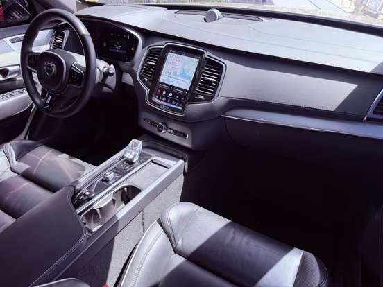 VOLVO-XC90-2022