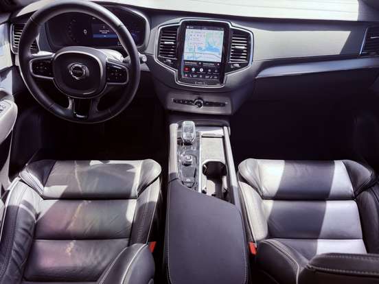 VOLVO-XC90-2022
