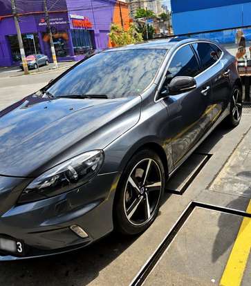 VOLVO-V40-2014