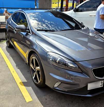 VOLVO-V40-2014