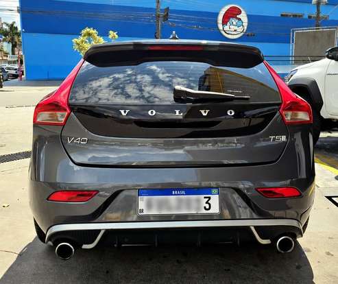 VOLVO-V40-2014