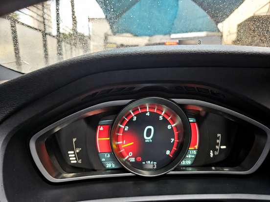 VOLVO-V40-2.0 T5 R DESIGN TURBO GASOLINA 4P AUTOMÁTICO VOLVO-V40-2014