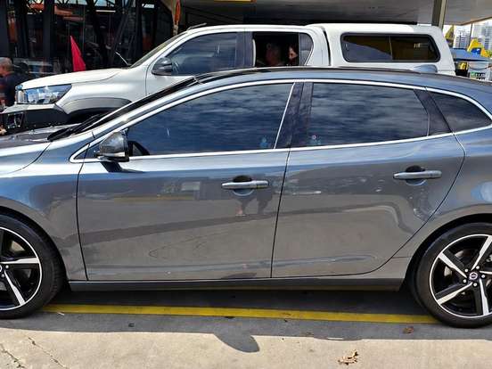 VOLVO-V40-2.0 T5 R DESIGN TURBO GASOLINA 4P AUTOMÁTICO VOLVO-V40-2014