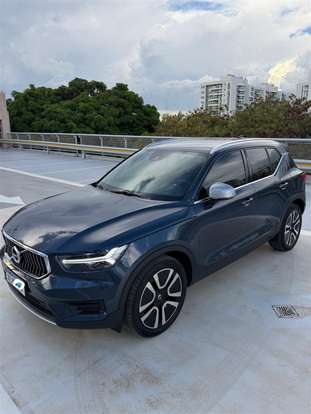 VOLVO-XC40-2021