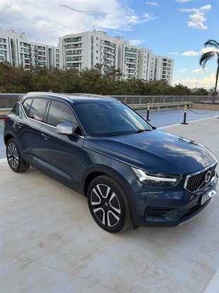 VOLVO-XC40-2021