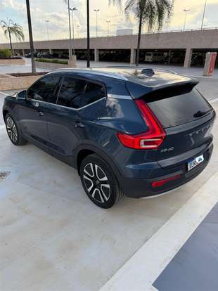 VOLVO-XC40-2021