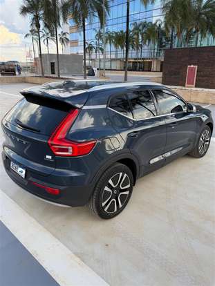 VOLVO-XC40-2021