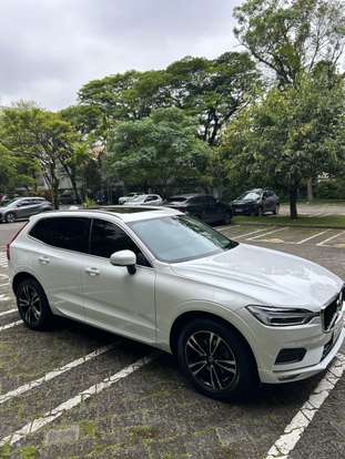 VOLVO-XC60-2020