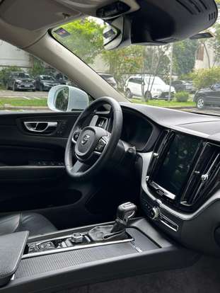 VOLVO-XC60-2020