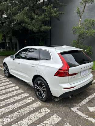 VOLVO-XC60-2020