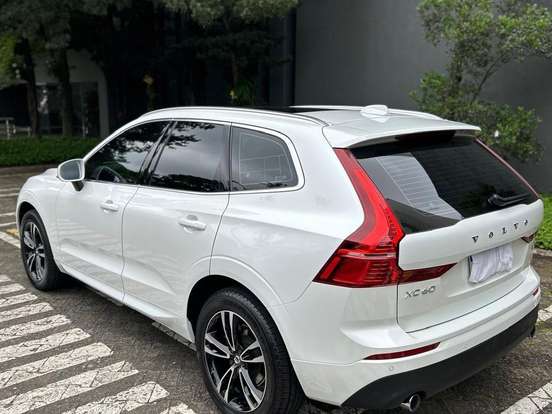 VOLVO-XC60-2.0 T5 GASOLINA MOMENTUM AWD GEARTRONIC VOLVO-XC60-2020