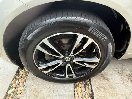 VOLVO-XC60-2.0 T5 GASOLINA MOMENTUM AWD GEARTRONIC VOLVO-XC60-2018