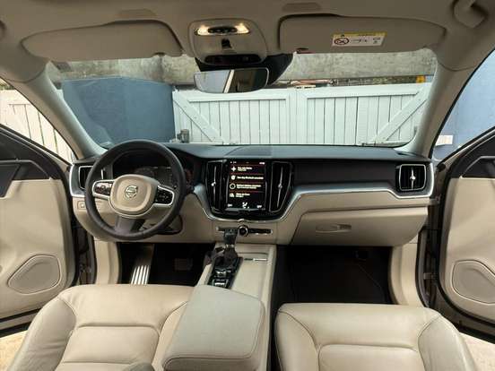 VOLVO-XC60-2018
