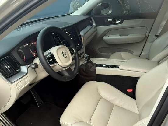 VOLVO-XC60-2.0 T5 GASOLINA MOMENTUM AWD GEARTRONIC VOLVO-XC60-2018