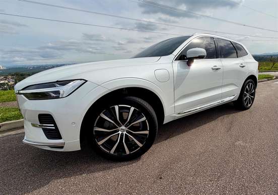 VOLVO-XC60-2023