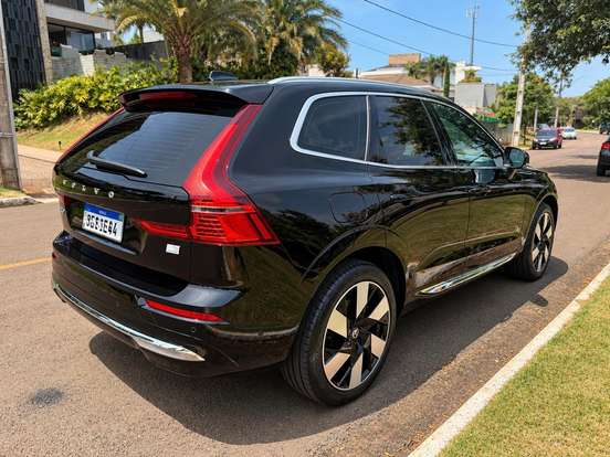 VOLVO-XC60-2023