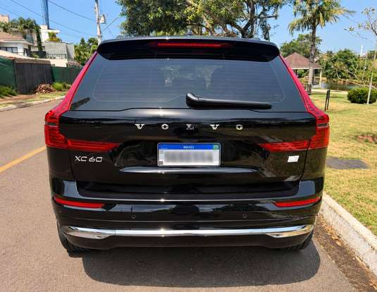 VOLVO-XC60-2023