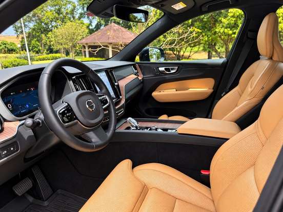 VOLVO-XC60-2023